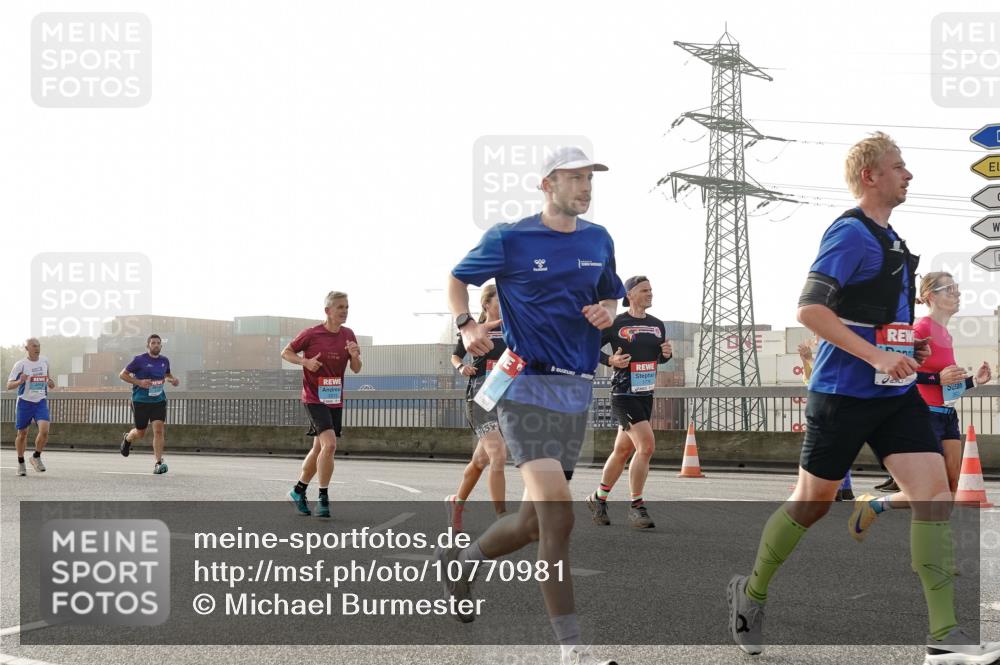 03.10.2026 - Köhlbrandbrückenlauf Michael Burmester http://msf.ph/oto/10770981 03.10.2026 09:15:26 Position 3  meine-sportfotos.de