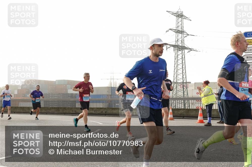 03.10.2026 - Köhlbrandbrückenlauf Michael Burmester http://msf.ph/oto/10770983 03.10.2026 09:15:26 Position 3 1, 225 meine-sportfotos.de