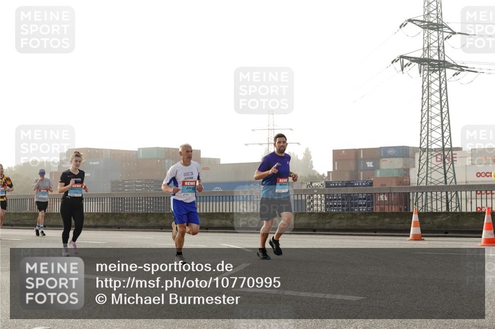 03.10.2026 - Köhlbrandbrückenlauf Michael Burmester http://msf.ph/oto/10770995 03.10.2026 09:15:28 Position 3  meine-sportfotos.de