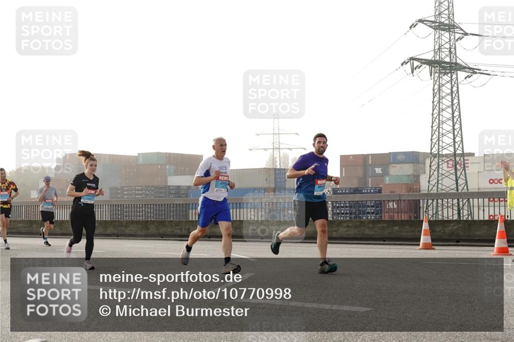 03.10.2026 - Köhlbrandbrückenlauf Michael Burmester http://msf.ph/oto/10770998 03.10.2026 09:15:28 Position 3  meine-sportfotos.de