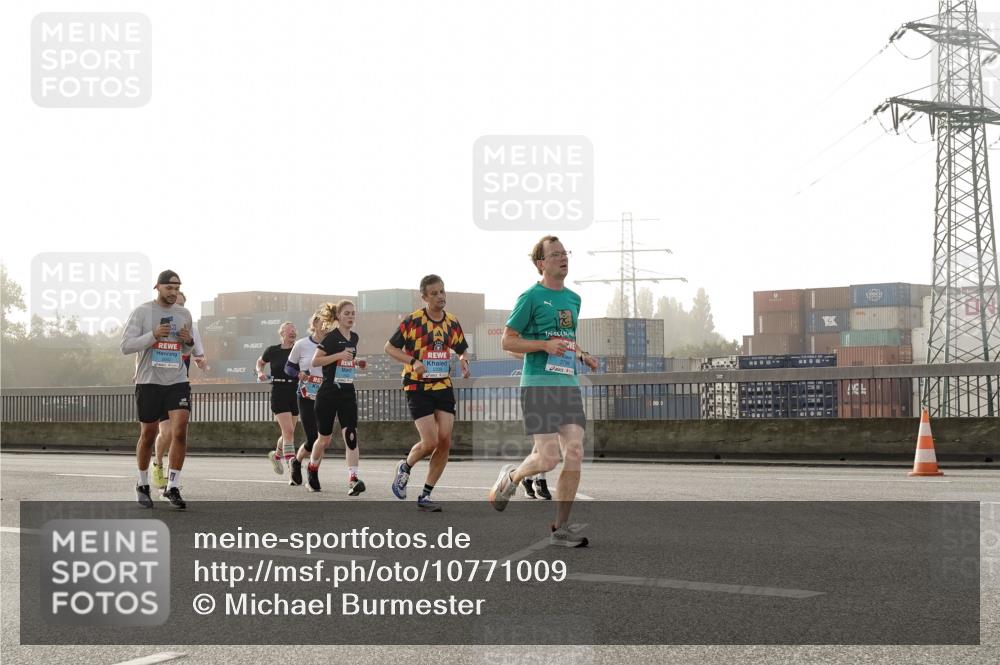 03.10.2026 - Köhlbrandbrückenlauf Michael Burmester http://msf.ph/oto/10771009 03.10.2026 09:15:31 Position 3  meine-sportfotos.de