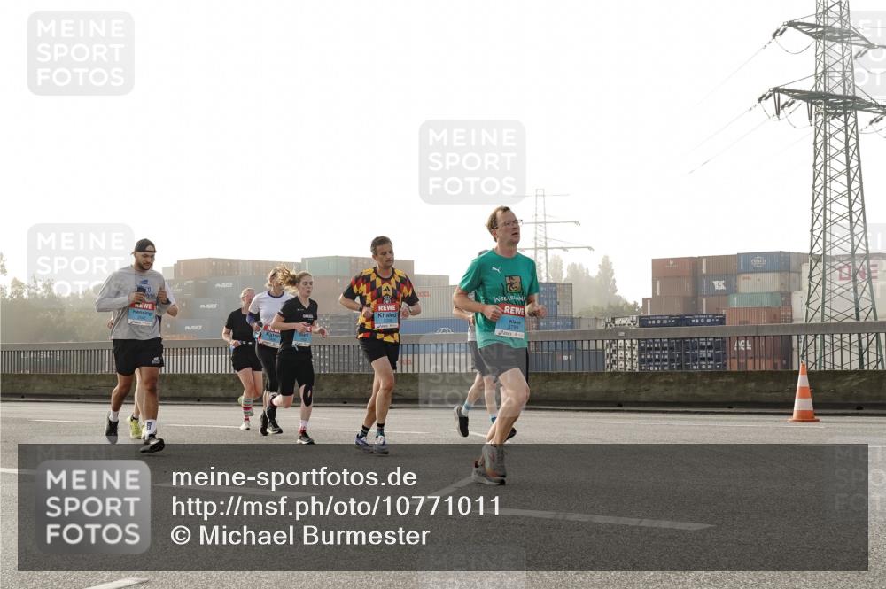 03.10.2026 - Köhlbrandbrückenlauf Michael Burmester http://msf.ph/oto/10771011 03.10.2026 09:15:31 Position 3 10, 3799 meine-sportfotos.de