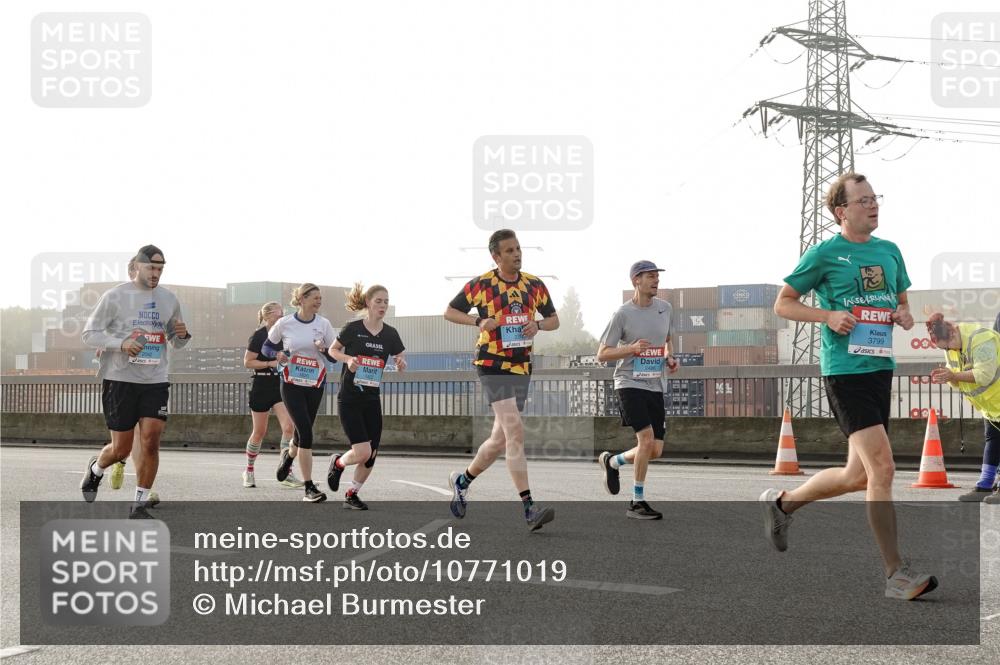 03.10.2026 - Köhlbrandbrückenlauf Michael Burmester http://msf.ph/oto/10771019 03.10.2026 09:15:32 Position 3 1, 3799 meine-sportfotos.de