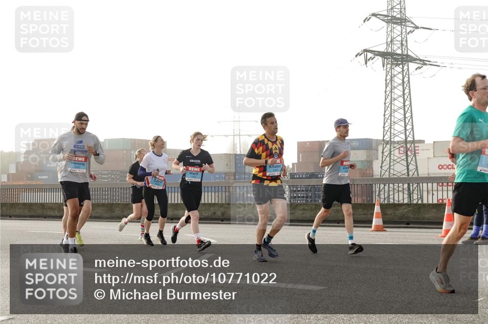 03.10.2026 - Köhlbrandbrückenlauf Michael Burmester http://msf.ph/oto/10771022 03.10.2026 09:15:32 Position 3  meine-sportfotos.de
