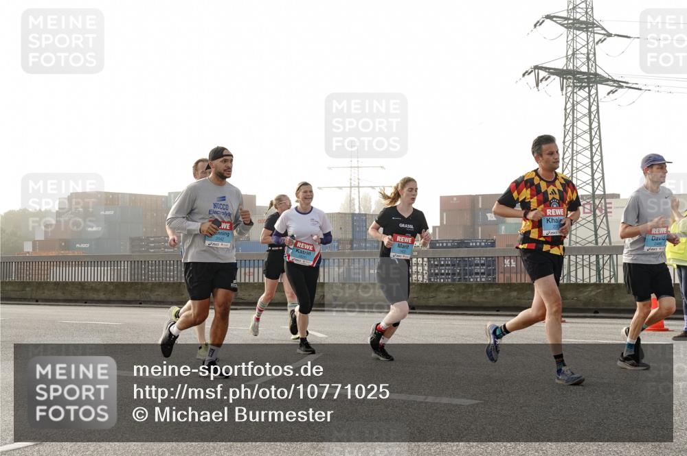 03.10.2026 - Köhlbrandbrückenlauf Michael Burmester http://msf.ph/oto/10771025 03.10.2026 09:15:33 Position 3 19, 2042, 2486 meine-sportfotos.de