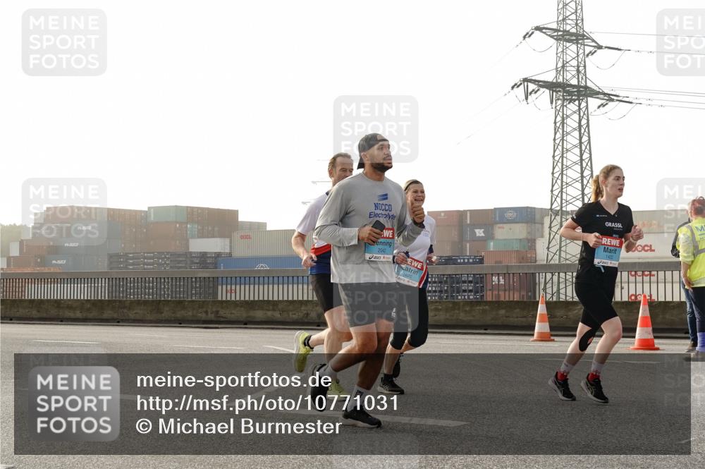 03.10.2026 - Köhlbrandbrückenlauf Michael Burmester http://msf.ph/oto/10771031 03.10.2026 09:15:33 Position 3 2042, 1620, 1422 meine-sportfotos.de