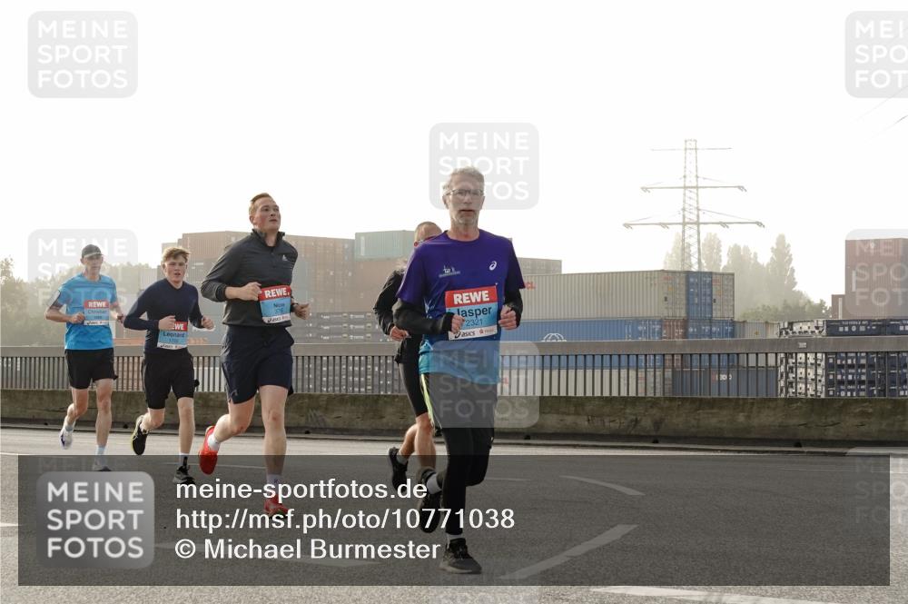 03.10.2026 - Köhlbrandbrückenlauf Michael Burmester http://msf.ph/oto/10771038 03.10.2026 09:15:37 Position 3 1666, 11755, 2321 meine-sportfotos.de