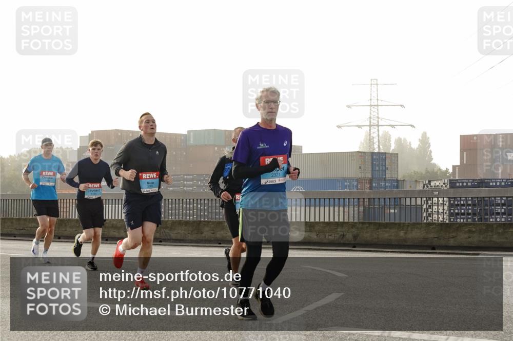 03.10.2026 - Köhlbrandbrückenlauf Michael Burmester http://msf.ph/oto/10771040 03.10.2026 09:15:37 Position 3 1755, 2321, 2 meine-sportfotos.de