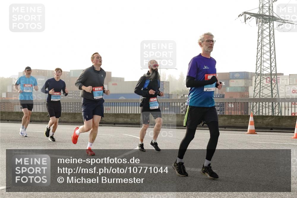 03.10.2026 - Köhlbrandbrückenlauf Michael Burmester http://msf.ph/oto/10771044 03.10.2026 09:15:38 Position 3 1666, 19, 1755, 2321 meine-sportfotos.de
