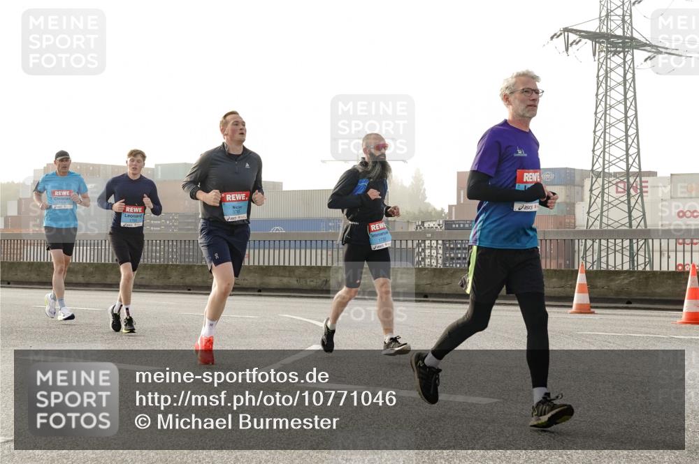 03.10.2026 - Köhlbrandbrückenlauf Michael Burmester http://msf.ph/oto/10771046 03.10.2026 09:15:38 Position 3 4, 1666, 3765, 11755, 1730 meine-sportfotos.de