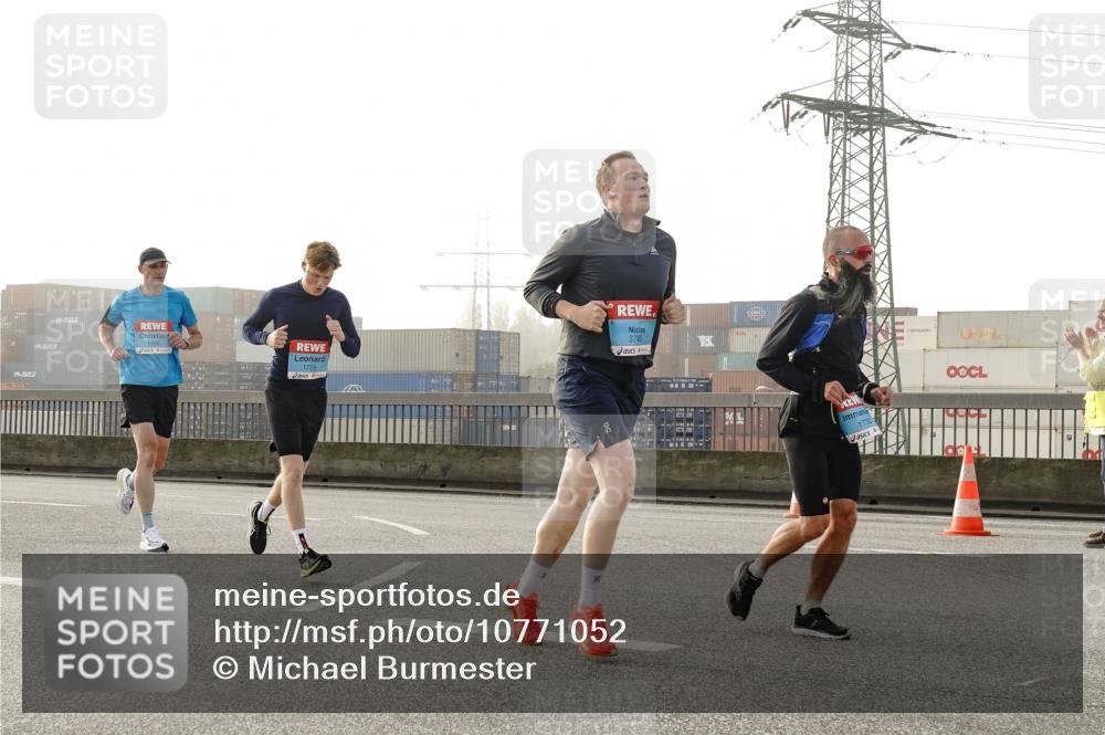 03.10.2026 - Köhlbrandbrückenlauf Michael Burmester http://msf.ph/oto/10771052 03.10.2026 09:15:39 Position 3 1666, 175, 3765, 1730, 7 meine-sportfotos.de