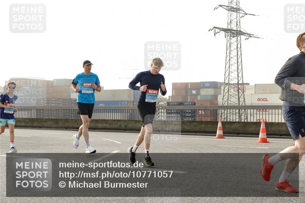 03.10.2026 - Köhlbrandbrückenlauf Michael Burmester http://msf.ph/oto/10771057 03.10.2026 09:15:39 Position 3 1666, 1755 meine-sportfotos.de