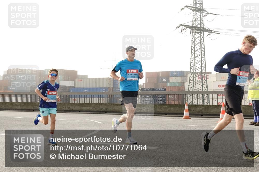 03.10.2026 - Köhlbrandbrückenlauf Michael Burmester http://msf.ph/oto/10771064 03.10.2026 09:15:40 Position 3 3821, 1666, 1755 meine-sportfotos.de