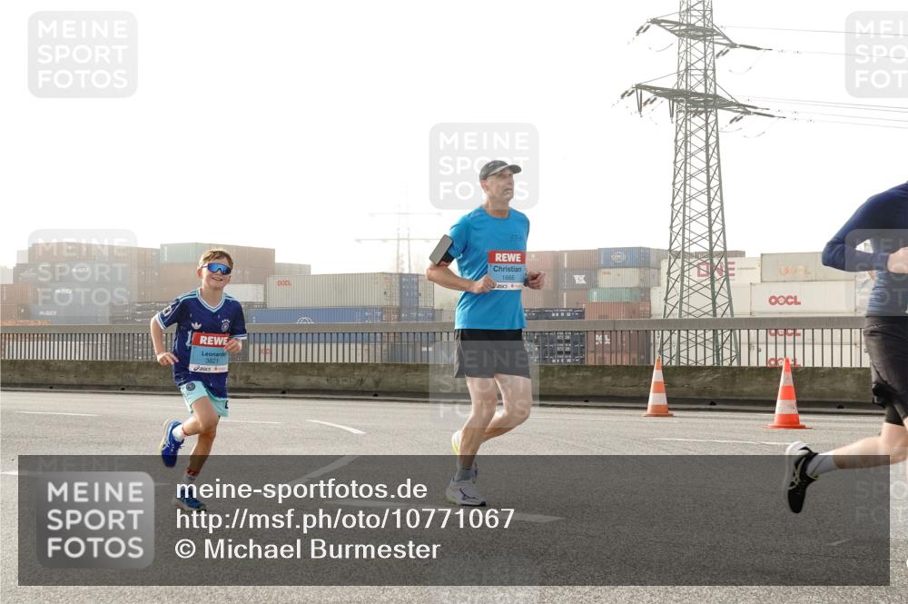 03.10.2026 - Köhlbrandbrückenlauf Michael Burmester http://msf.ph/oto/10771067 03.10.2026 09:15:40 Position 3 1666 meine-sportfotos.de