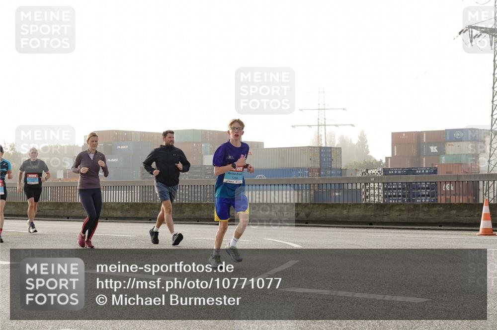 03.10.2026 - Köhlbrandbrückenlauf Michael Burmester http://msf.ph/oto/10771077 03.10.2026 09:15:42 Position 3 1, 1299 meine-sportfotos.de