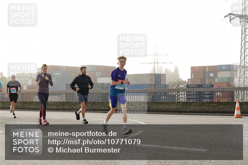 03.10.2026 - Köhlbrandbrückenlauf Michael Burmester http://msf.ph/oto/10771079 03.10.2026 09:15:42 Position 3  meine-sportfotos.de