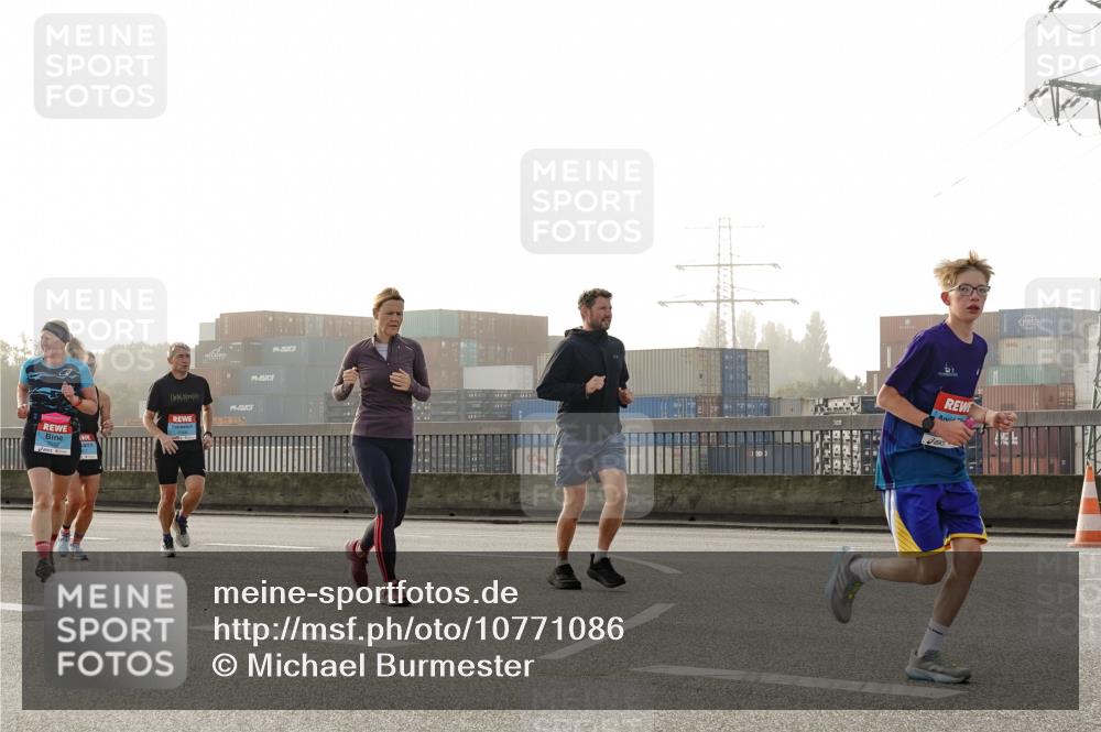 03.10.2026 - Köhlbrandbrückenlauf Michael Burmester http://msf.ph/oto/10771086 03.10.2026 09:15:43 Position 3  meine-sportfotos.de