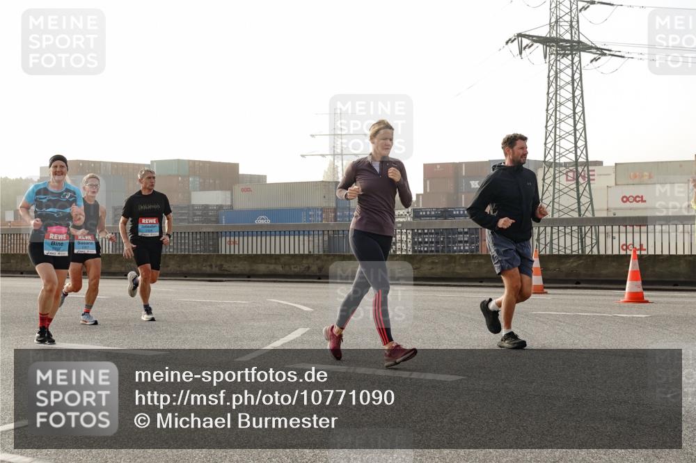 03.10.2026 - Köhlbrandbrückenlauf Michael Burmester http://msf.ph/oto/10771090 03.10.2026 09:15:44 Position 3  meine-sportfotos.de