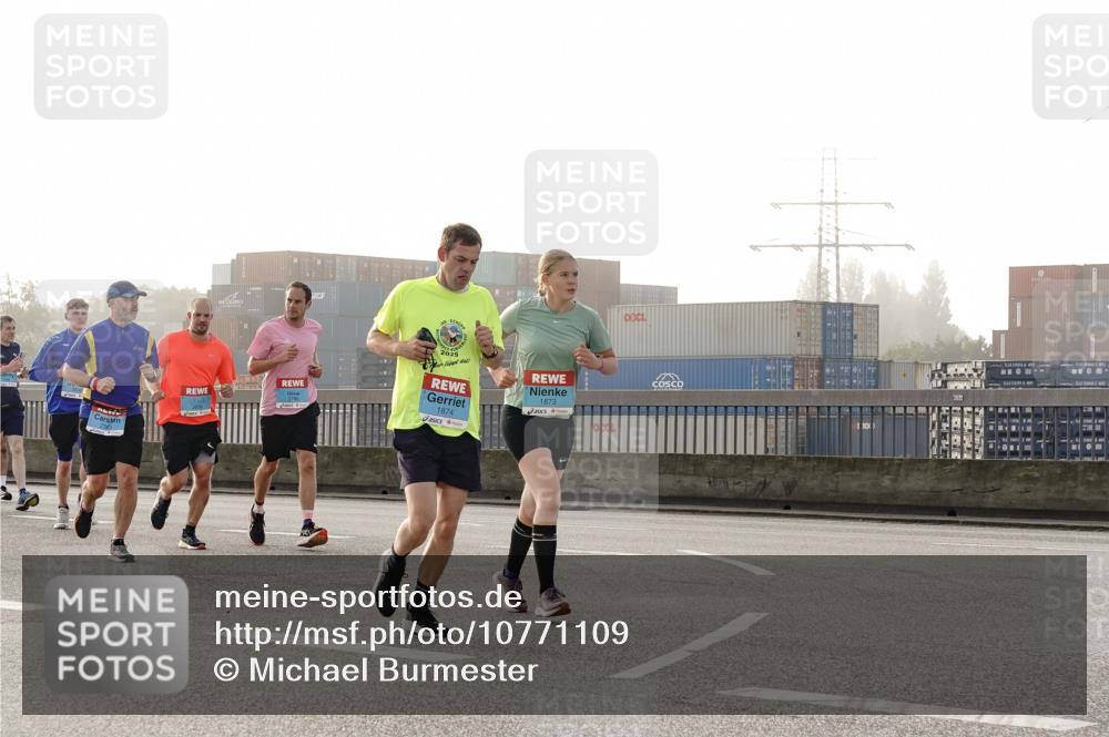 03.10.2026 - Köhlbrandbrückenlauf Michael Burmester http://msf.ph/oto/10771109 03.10.2026 09:15:49 Position 3 2025, 1874, 1873, 1471 meine-sportfotos.de