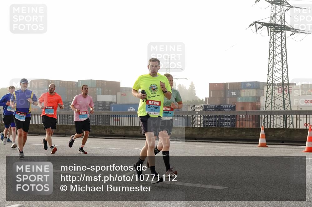 03.10.2026 - Köhlbrandbrückenlauf Michael Burmester http://msf.ph/oto/10771112 03.10.2026 09:15:50 Position 3 2025, 1874, 1873, 000 meine-sportfotos.de