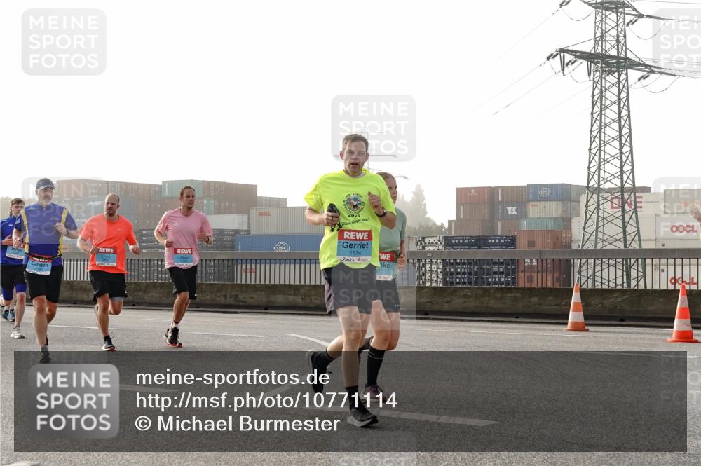03.10.2026 - Köhlbrandbrückenlauf Michael Burmester http://msf.ph/oto/10771114 03.10.2026 09:15:50 Position 3 2025, 1874, 373 meine-sportfotos.de
