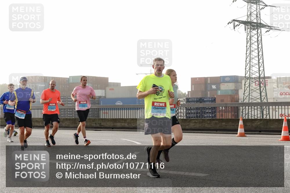 03.10.2026 - Köhlbrandbrückenlauf Michael Burmester http://msf.ph/oto/10771116 03.10.2026 09:15:50 Position 3 2393, 025, 1874 meine-sportfotos.de