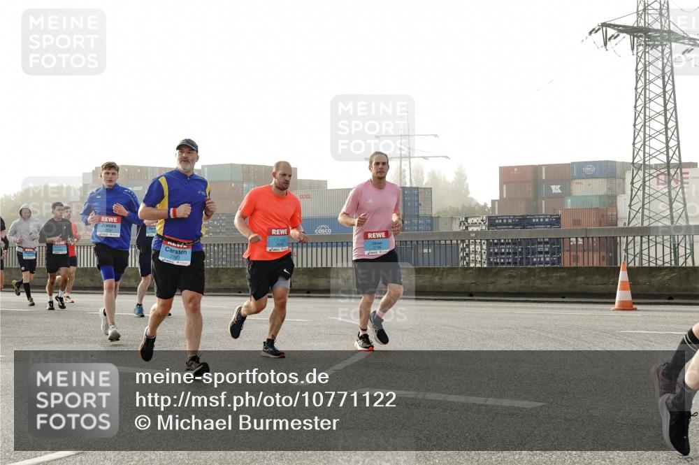03.10.2026 - Köhlbrandbrückenlauf Michael Burmester http://msf.ph/oto/10771122 03.10.2026 09:15:51 Position 3  meine-sportfotos.de