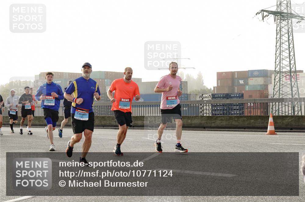03.10.2026 - Köhlbrandbrückenlauf Michael Burmester http://msf.ph/oto/10771124 03.10.2026 09:15:51 Position 3 10, 2393 meine-sportfotos.de