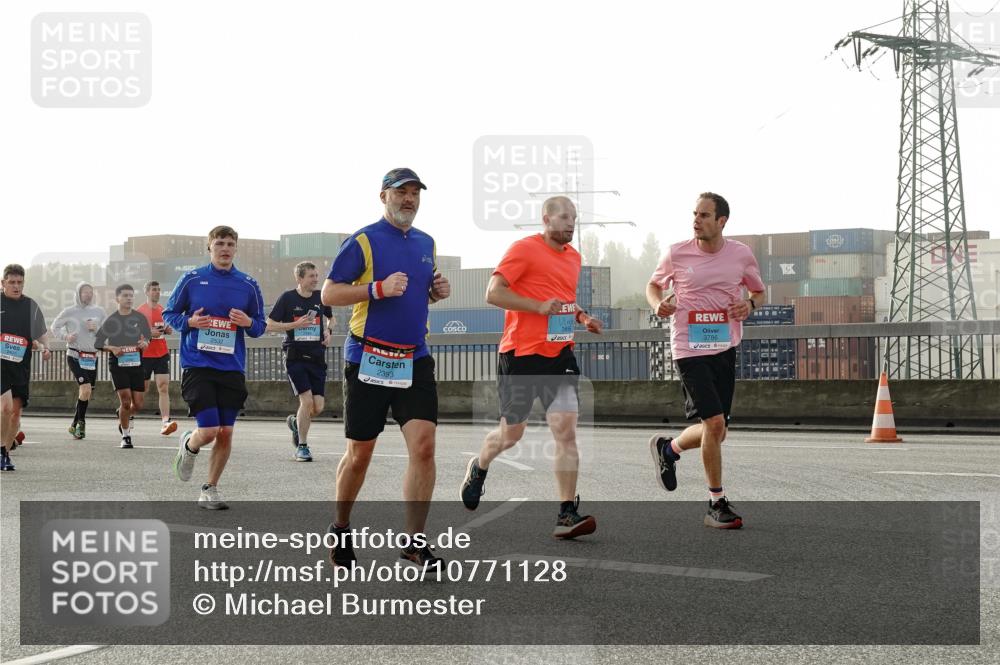03.10.2026 - Köhlbrandbrückenlauf Michael Burmester http://msf.ph/oto/10771128 03.10.2026 09:15:51 Position 3 2393, 3786, 5 meine-sportfotos.de