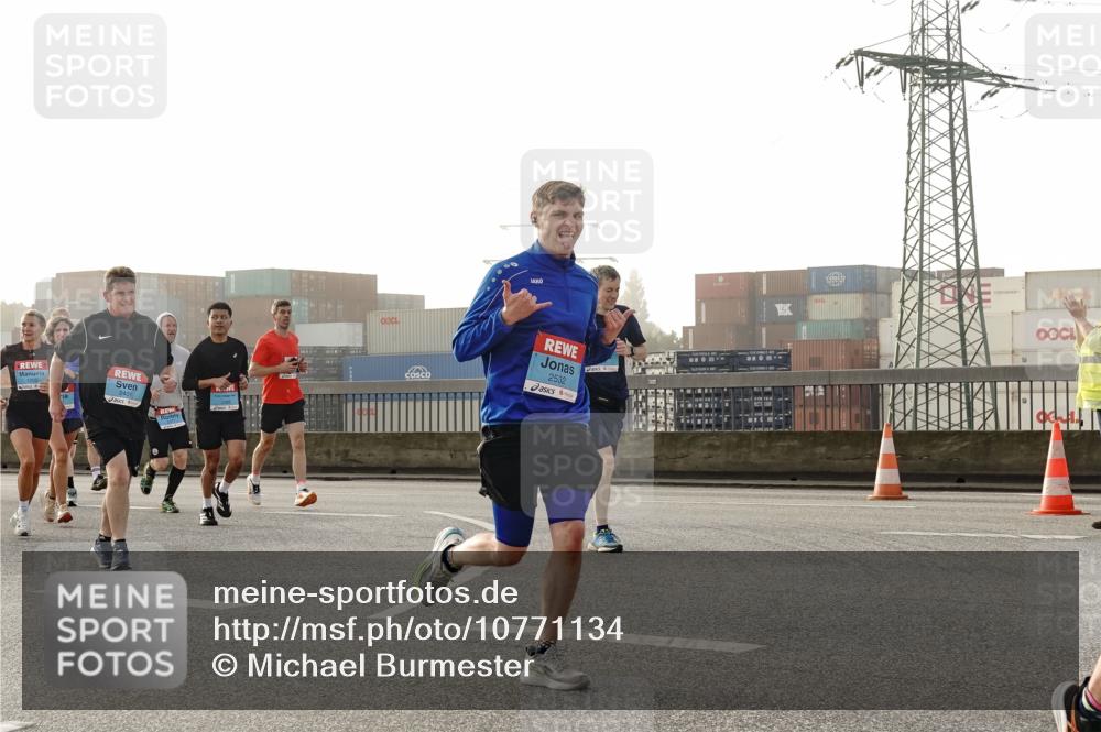 03.10.2026 - Köhlbrandbrückenlauf Michael Burmester http://msf.ph/oto/10771134 03.10.2026 09:15:53 Position 3 2401, 2532 meine-sportfotos.de
