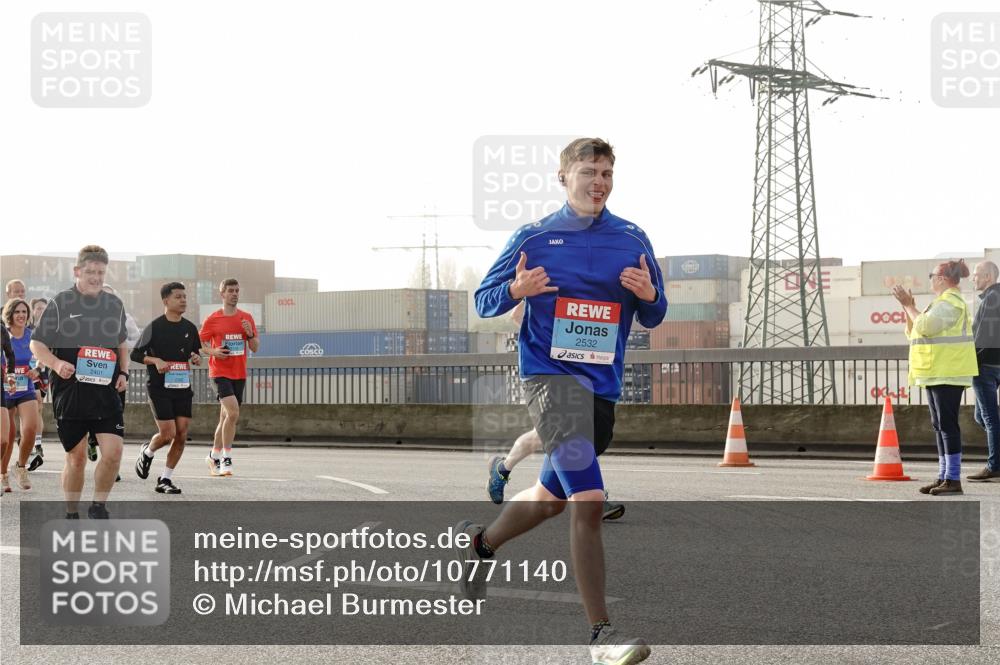 03.10.2026 - Köhlbrandbrückenlauf Michael Burmester http://msf.ph/oto/10771140 03.10.2026 09:15:53 Position 3 19, 2532 meine-sportfotos.de