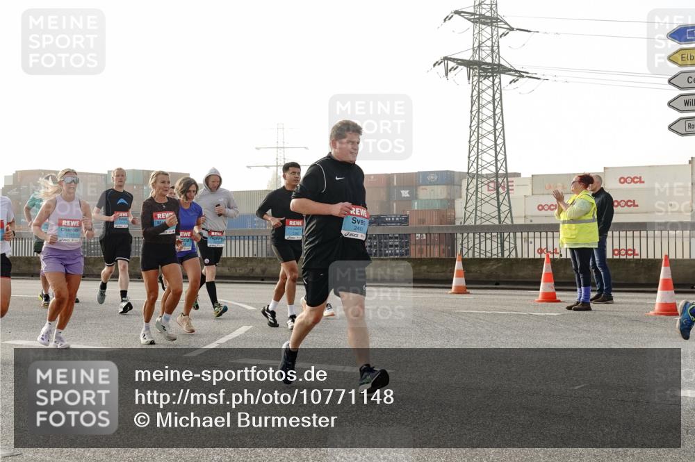 03.10.2026 - Köhlbrandbrückenlauf Michael Burmester http://msf.ph/oto/10771148 03.10.2026 09:15:55 Position 3 2401 meine-sportfotos.de