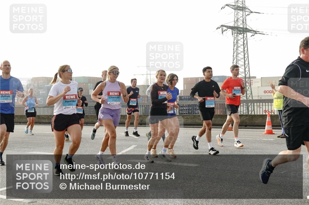 03.10.2026 - Köhlbrandbrückenlauf Michael Burmester http://msf.ph/oto/10771154 03.10.2026 09:15:55 Position 3 1109, 2707, 2665, 1108 meine-sportfotos.de