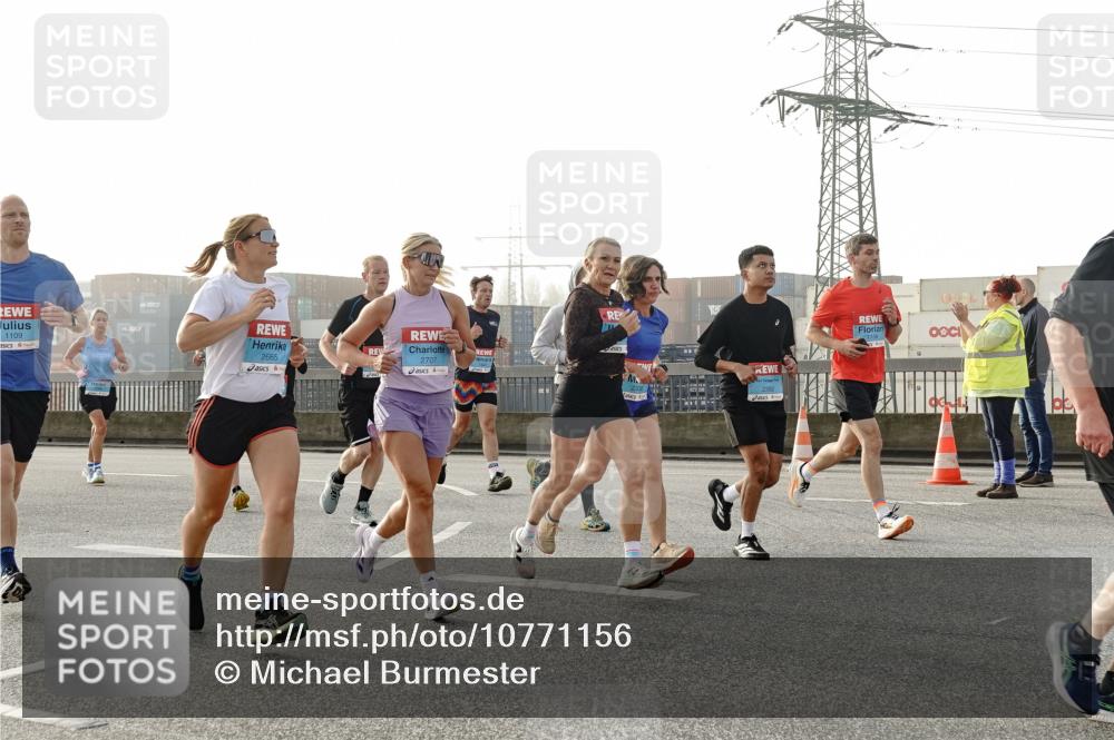 03.10.2026 - Köhlbrandbrückenlauf Michael Burmester http://msf.ph/oto/10771156 03.10.2026 09:15:55 Position 3 1109, 2665, 2707 meine-sportfotos.de