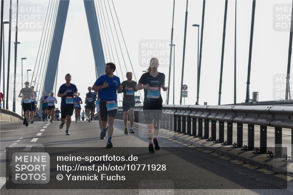 03.10.2026 - Köhlbrandbrückenlauf Yannick Fuchs http://msf.ph/oto/10771928 03.10.2026 09:26:55 Position 1 04, 1422 meine-sportfotos.de