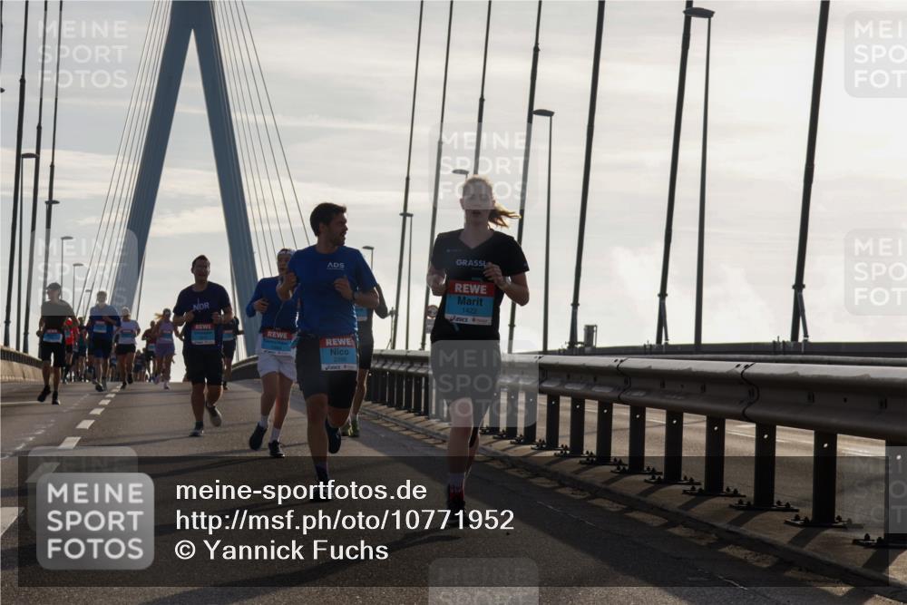 03.10.2026 - Köhlbrandbrückenlauf Yannick Fuchs http://msf.ph/oto/10771952 03.10.2026 09:26:58 Position 1 1422 meine-sportfotos.de