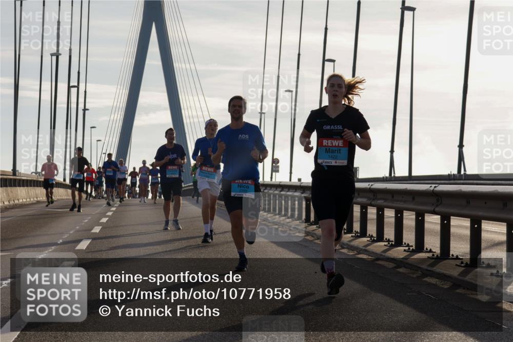 03.10.2026 - Köhlbrandbrückenlauf Yannick Fuchs http://msf.ph/oto/10771958 03.10.2026 09:26:59 Position 1 1422, 2399 meine-sportfotos.de