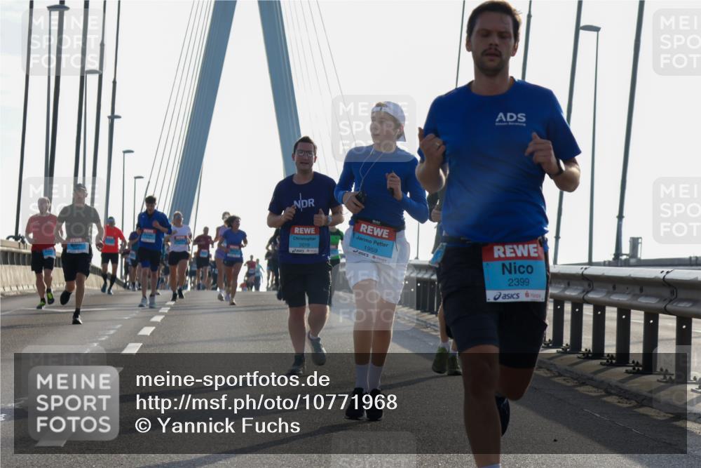 03.10.2026 - Köhlbrandbrückenlauf Yannick Fuchs http://msf.ph/oto/10771968 03.10.2026 09:27:00 Position 1 2019, 1959, 2399 meine-sportfotos.de
