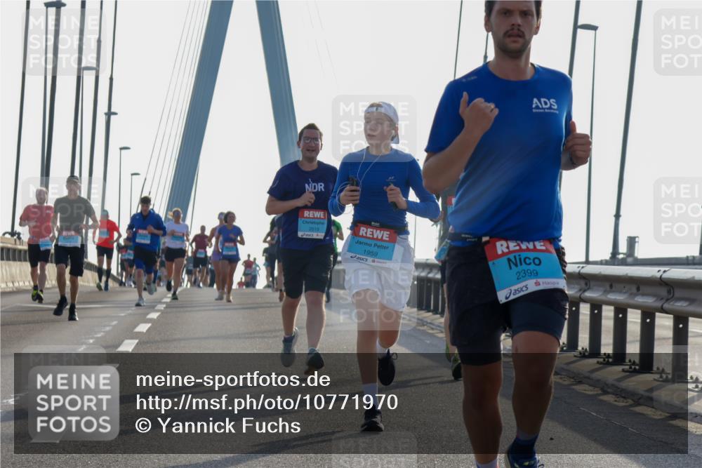 03.10.2026 - Köhlbrandbrückenlauf Yannick Fuchs http://msf.ph/oto/10771970 03.10.2026 09:27:00 Position 1 2019, 1959, 2399 meine-sportfotos.de