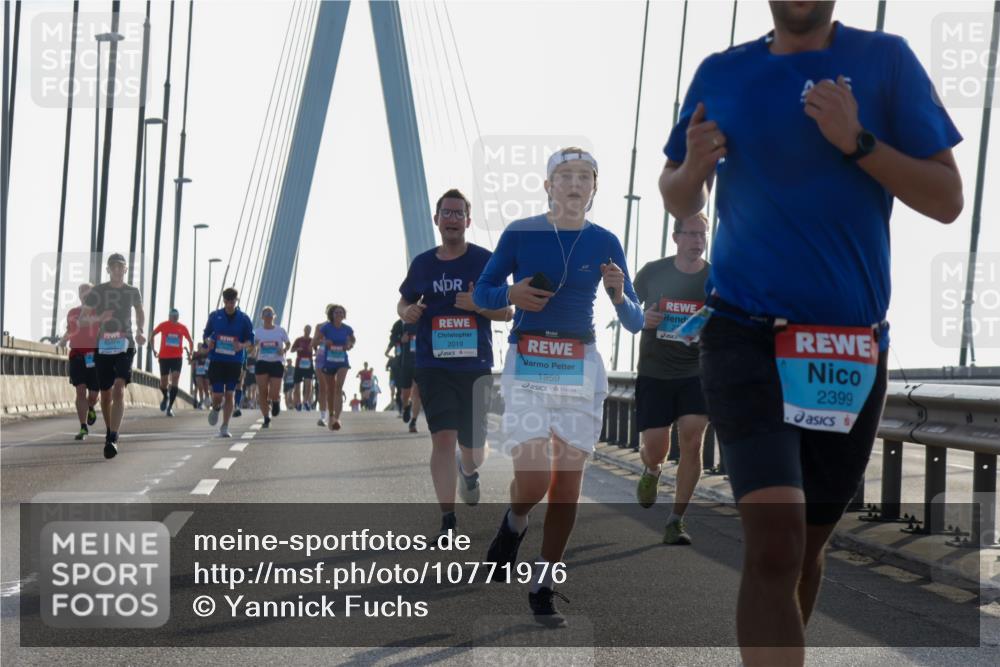 03.10.2026 - Köhlbrandbrückenlauf Yannick Fuchs http://msf.ph/oto/10771976 03.10.2026 09:27:01 Position 1 2019, 1959, 2399 meine-sportfotos.de