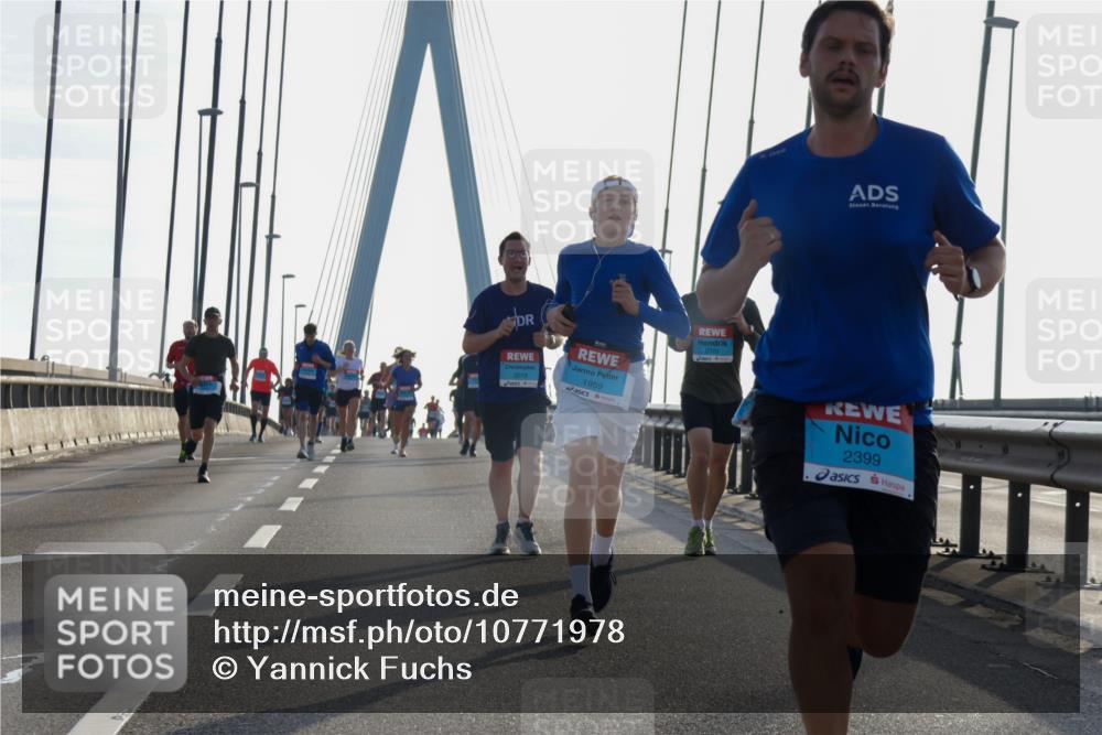 03.10.2026 - Köhlbrandbrückenlauf Yannick Fuchs http://msf.ph/oto/10771978 03.10.2026 09:27:01 Position 1 2019, 1959, 2729, 2399 meine-sportfotos.de