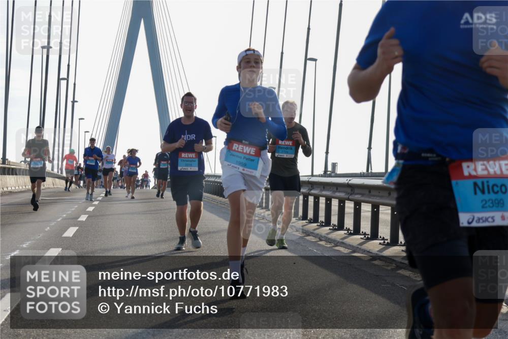 03.10.2026 - Köhlbrandbrückenlauf Yannick Fuchs http://msf.ph/oto/10771983 03.10.2026 09:27:02 Position 1 2729, 1959, 2019, 2399 meine-sportfotos.de