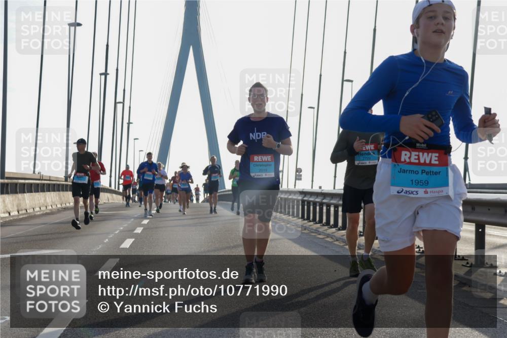 03.10.2026 - Köhlbrandbrückenlauf Yannick Fuchs http://msf.ph/oto/10771990 03.10.2026 09:27:03 Position 1 2019, 2729, 1959 meine-sportfotos.de