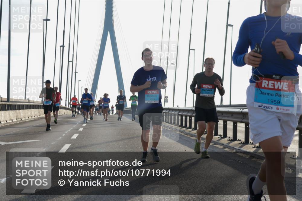 03.10.2026 - Köhlbrandbrückenlauf Yannick Fuchs http://msf.ph/oto/10771994 03.10.2026 09:27:03 Position 1 2019, 2729, 1959 meine-sportfotos.de