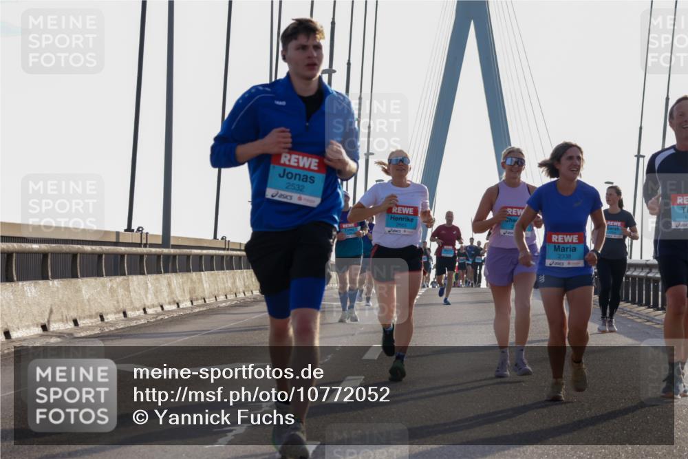 03.10.2026 - Köhlbrandbrückenlauf Yannick Fuchs http://msf.ph/oto/10772052 03.10.2026 09:27:11 Position 1 2532, 2665, 2338 meine-sportfotos.de