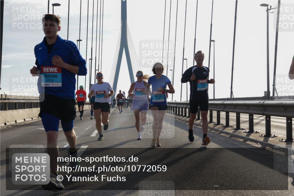 03.10.2026 - Köhlbrandbrückenlauf Yannick Fuchs http://msf.ph/oto/10772059 03.10.2026 09:27:12 Position 1 2532, 2338, 1645 meine-sportfotos.de