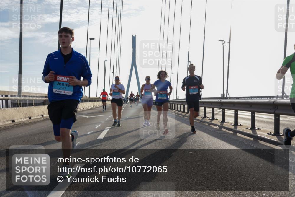 03.10.2026 - Köhlbrandbrückenlauf Yannick Fuchs http://msf.ph/oto/10772065 03.10.2026 09:27:13 Position 1 2532 meine-sportfotos.de