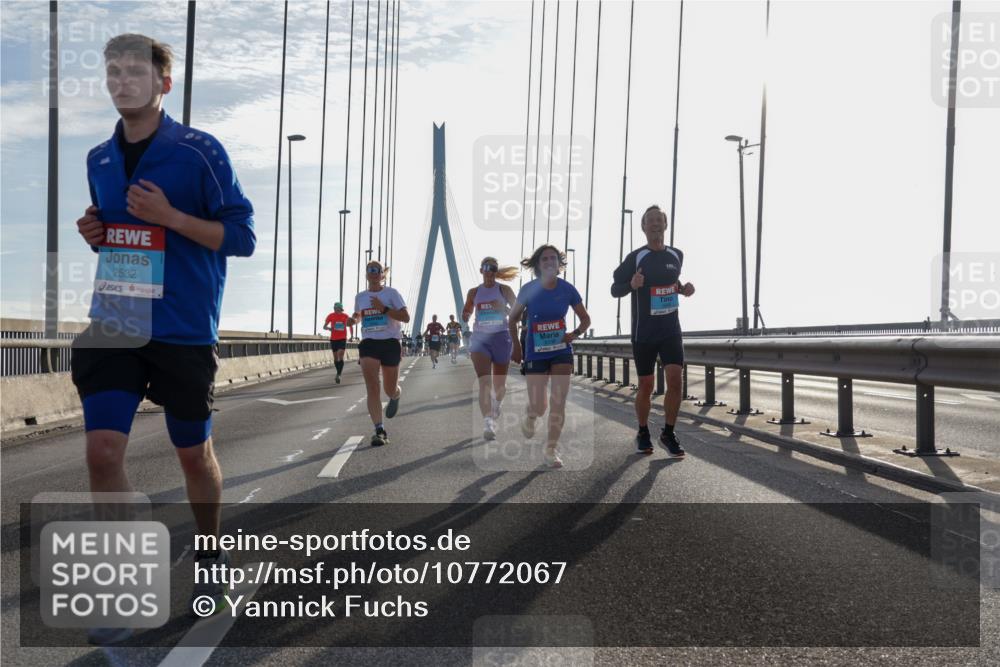 03.10.2026 - Köhlbrandbrückenlauf Yannick Fuchs http://msf.ph/oto/10772067 03.10.2026 09:27:13 Position 1 2532 meine-sportfotos.de