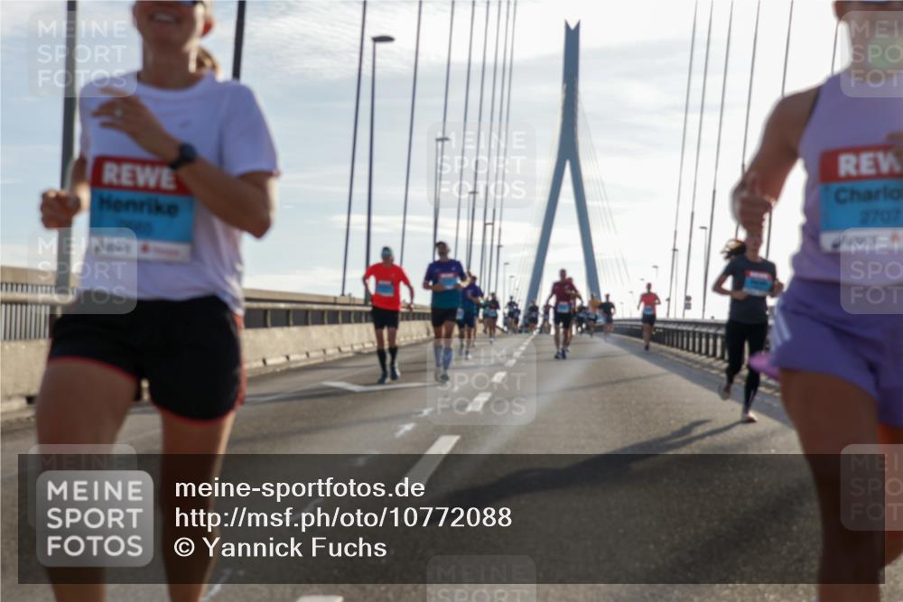 03.10.2026 - Köhlbrandbrückenlauf Yannick Fuchs http://msf.ph/oto/10772088 03.10.2026 09:27:15 Position 1 2005, 2707 meine-sportfotos.de