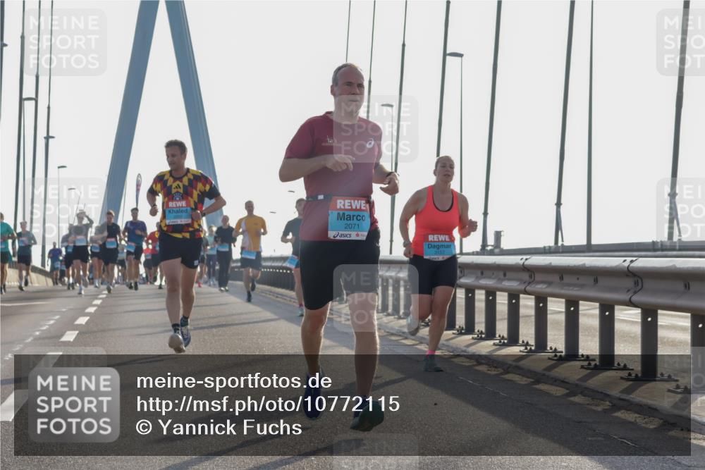 03.10.2026 - Köhlbrandbrückenlauf Yannick Fuchs http://msf.ph/oto/10772115 03.10.2026 09:27:20 Position 1 2071, 3157 meine-sportfotos.de